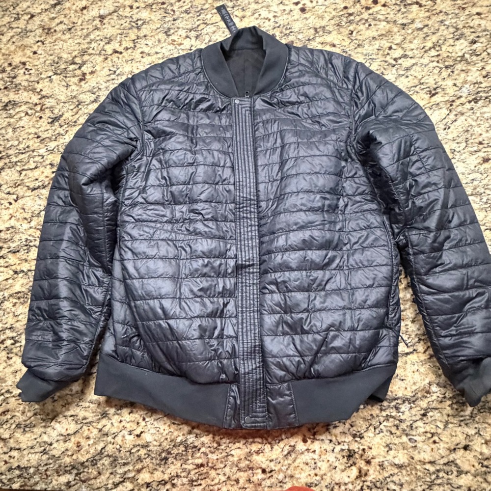 Lululemon Mens Intermission Bomber Jacket Black Reversible Quilted Full Zip M
